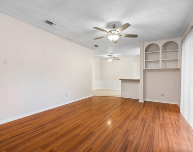 726 E Pecan Street - Photo Thumbnail 5