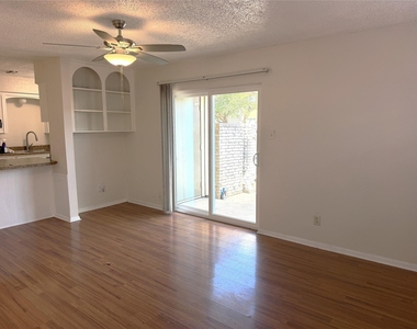 726 E Pecan Street - Photo Thumbnail 4