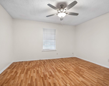 726 E Pecan Street - Photo Thumbnail 11