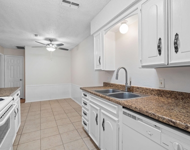 726 E Pecan Street - Photo Thumbnail 9