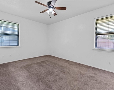 817 Warren Way - Photo Thumbnail 12