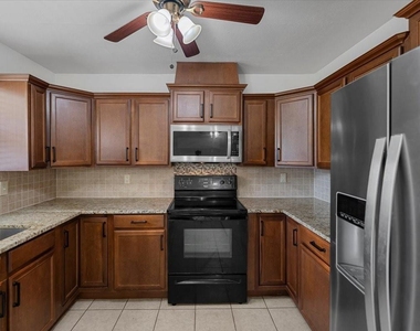817 Warren Way - Photo Thumbnail 9