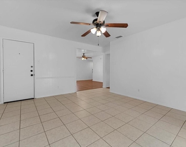 817 Warren Way - Photo Thumbnail 6
