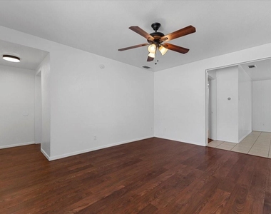 817 Warren Way - Photo Thumbnail 2