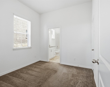 2413 Ash Lane - Photo Thumbnail 14