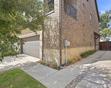 2413 Ash Lane - Photo Thumbnail 2