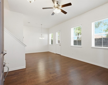 2413 Ash Lane - Photo Thumbnail 6