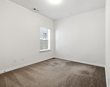 2413 Ash Lane - Photo Thumbnail 24