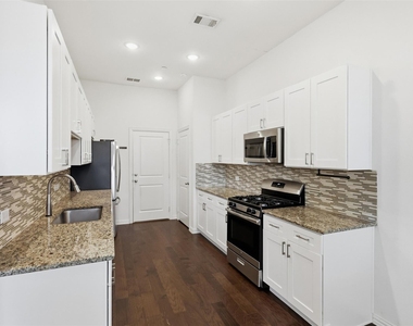 2413 Ash Lane - Photo Thumbnail 10
