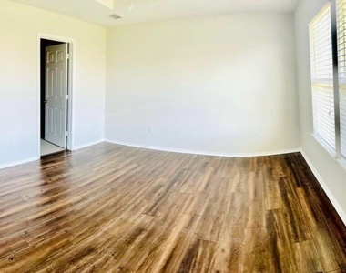 1709 Trace Drive - Photo Thumbnail 8
