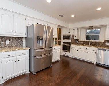 4669 Portrait Lane - Photo Thumbnail 9