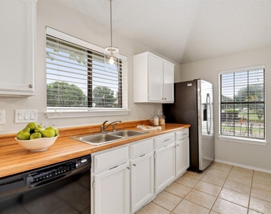 400 Azalea Drive - Photo Thumbnail 9