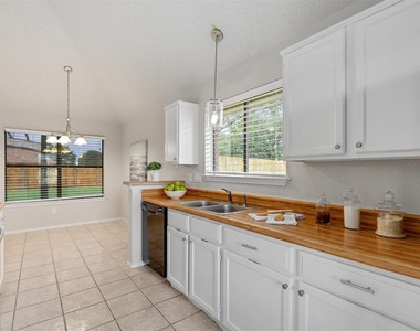 400 Azalea Drive - Photo Thumbnail 7