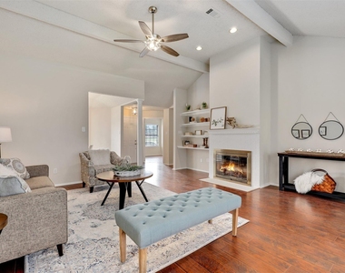 400 Azalea Drive - Photo Thumbnail 3