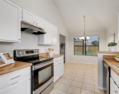 400 Azalea Drive - Photo Thumbnail 8