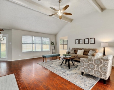 400 Azalea Drive - Photo Thumbnail 6