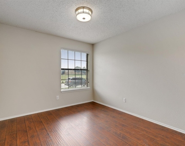400 Azalea Drive - Photo Thumbnail 16