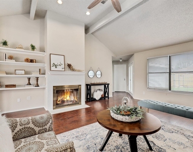 400 Azalea Drive - Photo Thumbnail 4