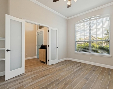 4005 Gray Wolf Drive - Photo Thumbnail 7