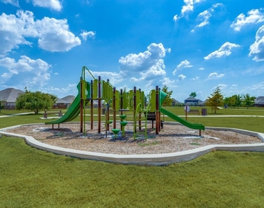 4005 Gray Wolf Drive - Photo Thumbnail 14