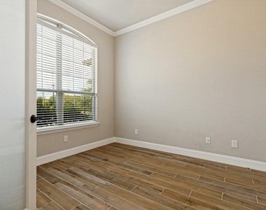 4005 Gray Wolf Drive - Photo Thumbnail 27