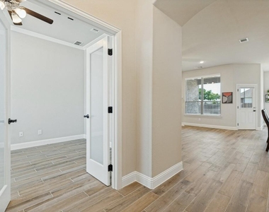 4005 Gray Wolf Drive - Photo Thumbnail 2