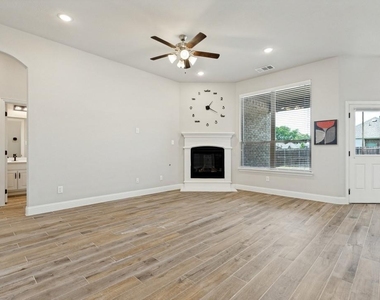 4005 Gray Wolf Drive - Photo Thumbnail 5