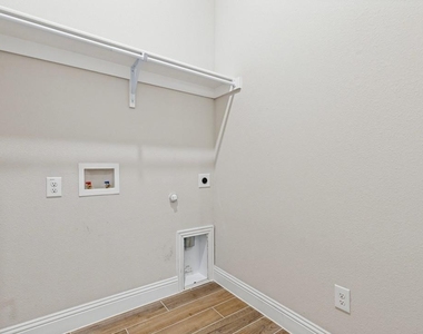 4005 Gray Wolf Drive - Photo Thumbnail 31