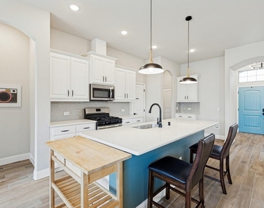 4005 Gray Wolf Drive - Photo Thumbnail 9