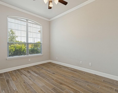 4005 Gray Wolf Drive - Photo Thumbnail 16