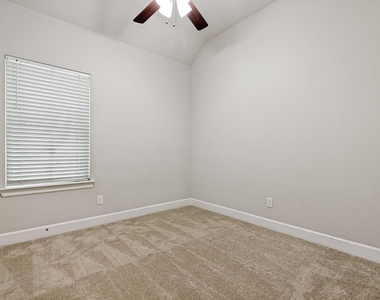 2424 Preakness Place - Photo Thumbnail 16
