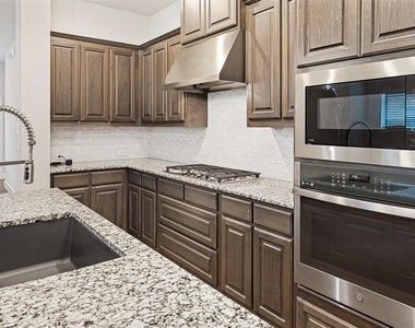 2424 Preakness Place - Photo Thumbnail 6