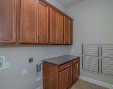 4647 Phillip Drive - Photo Thumbnail 8