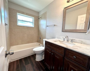812 Center Street - Photo Thumbnail 1