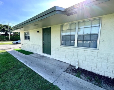 812 Center Street - Photo Thumbnail 6
