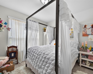 1318 Crossvine Drive - Photo Thumbnail 16
