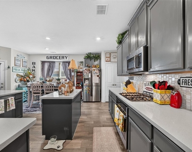 1318 Crossvine Drive - Photo Thumbnail 10