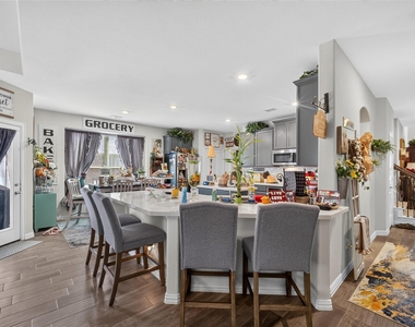 1318 Crossvine Drive - Photo Thumbnail 13
