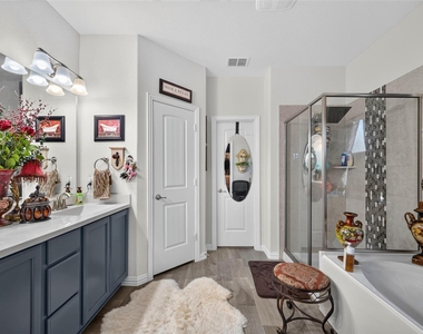 1318 Crossvine Drive - Photo Thumbnail 20