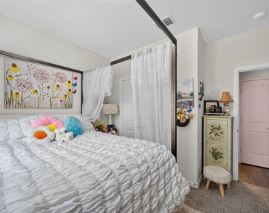1318 Crossvine Drive - Photo Thumbnail 17