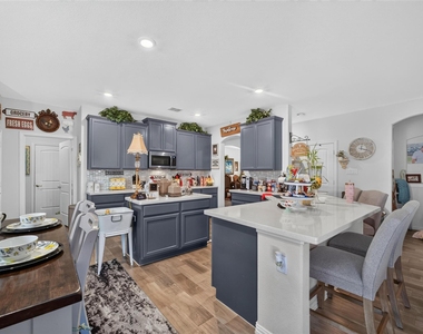 1318 Crossvine Drive - Photo Thumbnail 8