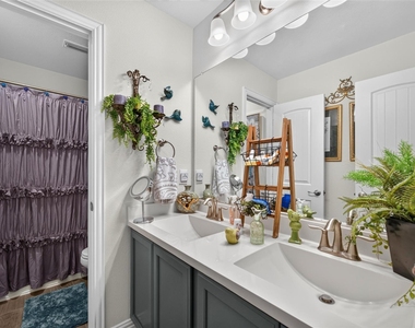 1318 Crossvine Drive - Photo Thumbnail 28