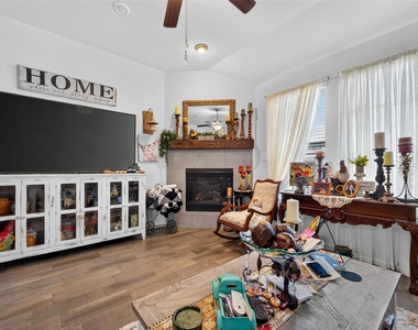 1318 Crossvine Drive - Photo Thumbnail 6