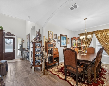 1318 Crossvine Drive - Photo Thumbnail 3