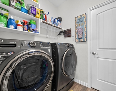 1318 Crossvine Drive - Photo Thumbnail 18