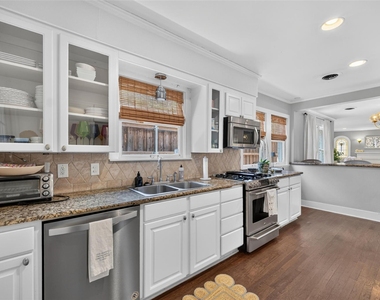 5630 Vanderbilt Avenue - Photo Thumbnail 16