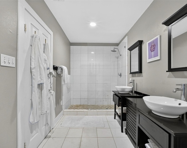 5630 Vanderbilt Avenue - Photo Thumbnail 27