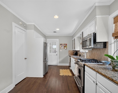 5630 Vanderbilt Avenue - Photo Thumbnail 14