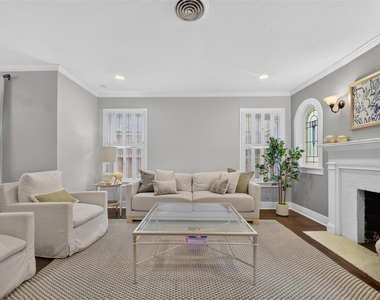 5630 Vanderbilt Avenue - Photo Thumbnail 7