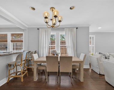 5630 Vanderbilt Avenue - Photo Thumbnail 12